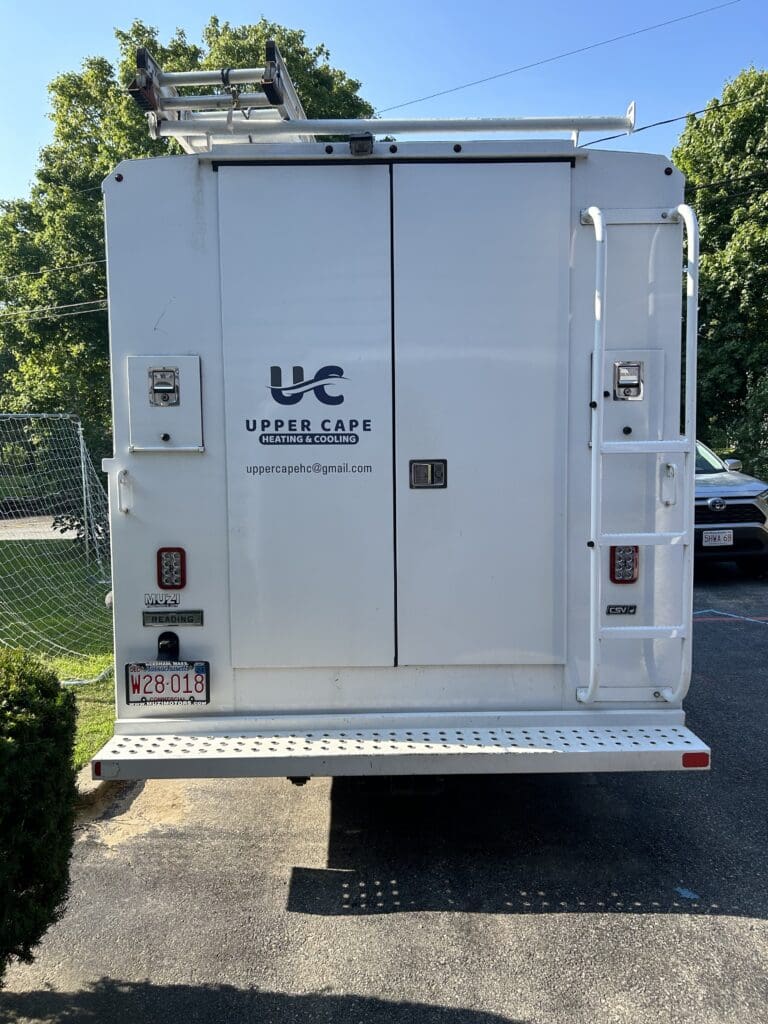 Upper cape heating and cooling truck